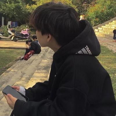 广州帅哥网红吃瓜图片,广州网红帅哥瓜田美食探秘记